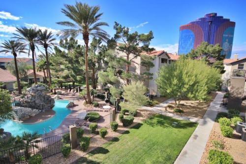 photo_5969748974162267518_x