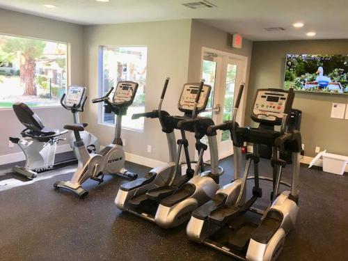 photo_5969748974162267524_x