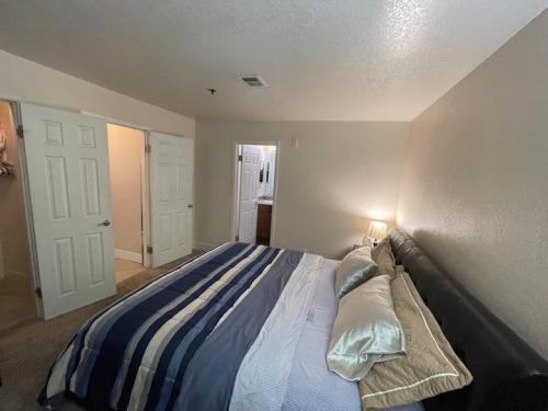 photo_5969748974162267540_x_1