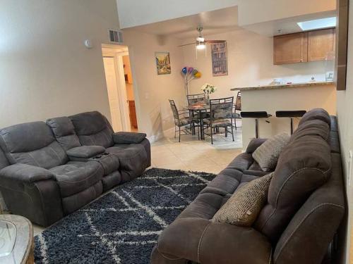 photo_5969748974162267541_x_1