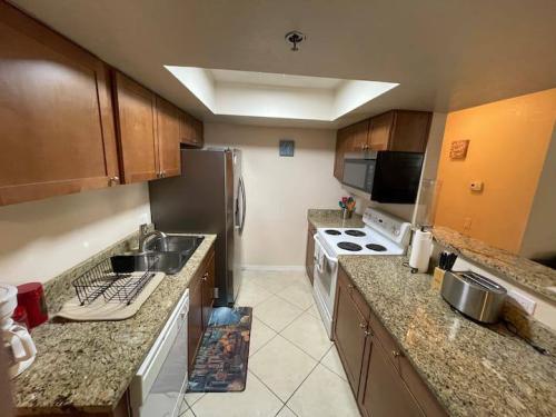 photo_5969748974162267542_x_1